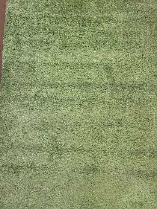 Килим - зелен цвят , 1.70 на 1.20 - 90  лв..Спален комплект - 300 евро