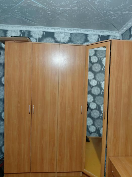 Продам угловой шкаф