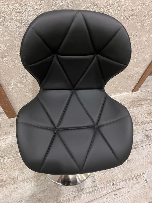 Модерен регулируем въртящ се бар стол