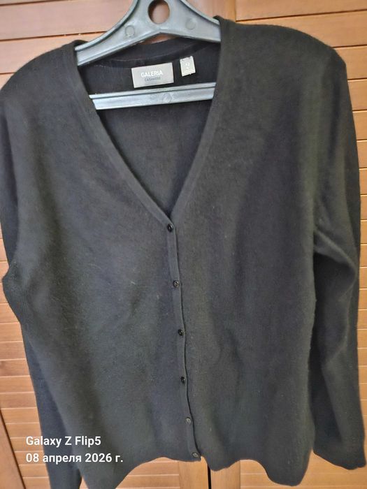 Кофта на пуговицах.