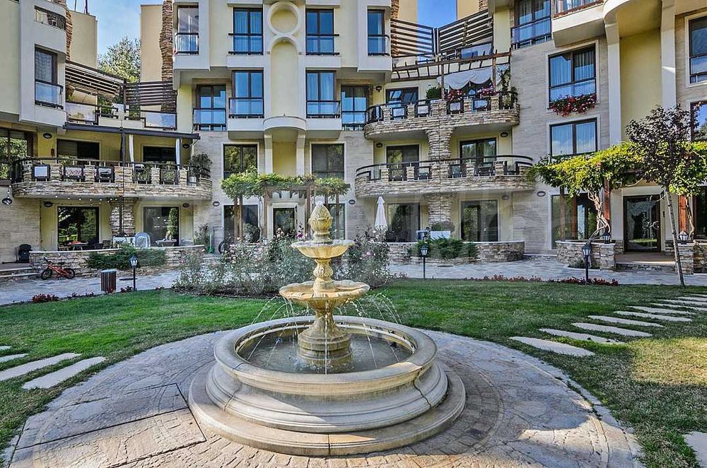 Продава се Тристаен апартамент в Варна, Бриз - 139 кв.м за 2375 €/кв.м - Снимка #13