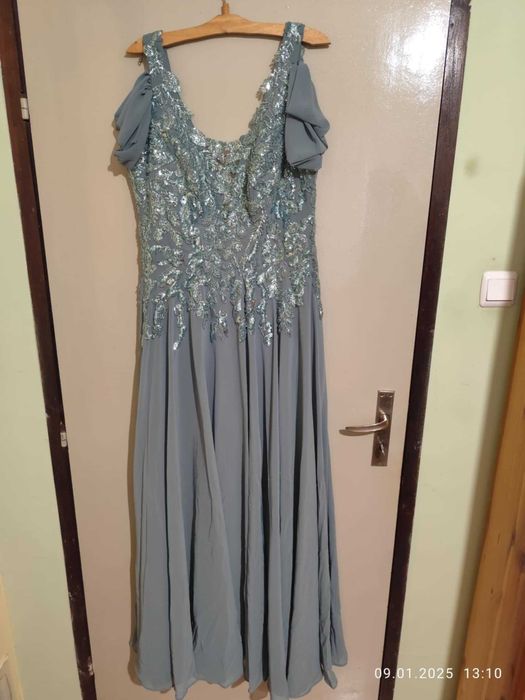 Официална Рокля.