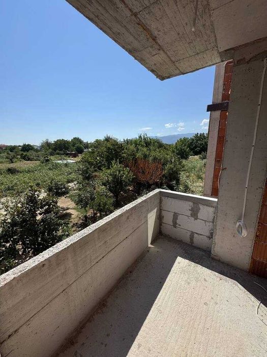 Двустаен малка бутикова сграда с АКТ 14 - Прослав