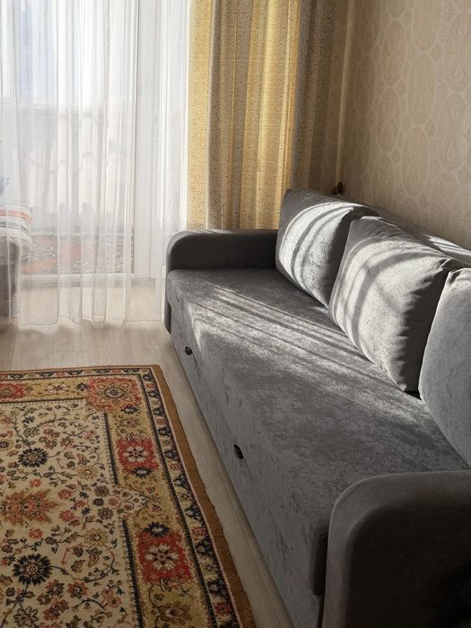 Продаю почти новый диван