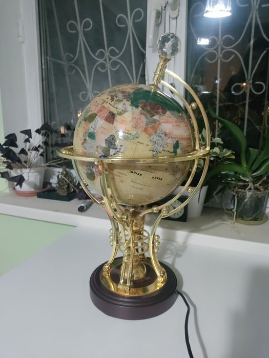 Глобус с драгоценными камнями
