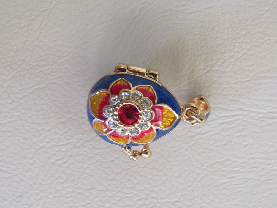 Фино дамско колие-висулка с Яйце Фаберже, ново