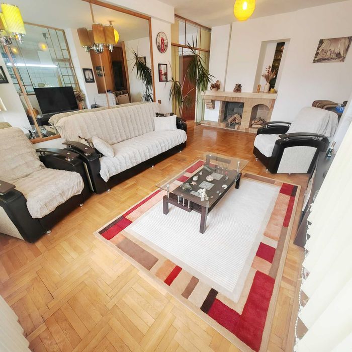 Inchiriez apartament cu 4 camere Centrul Civic Brasov