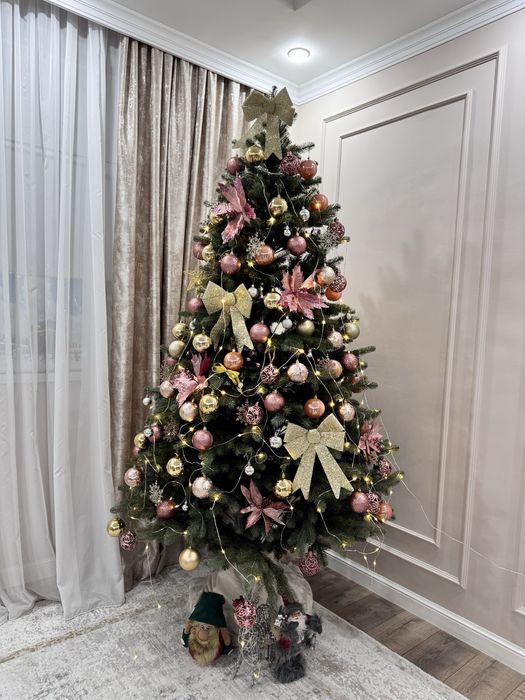 Елка с игрушками