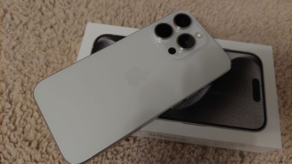 Iphone 15 Pro Titanium Alb 512 GB - impecabil, cutie + factura, huse