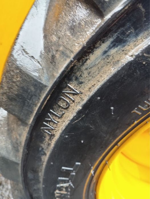 Гуми за Боб кат (мини челен товарач)