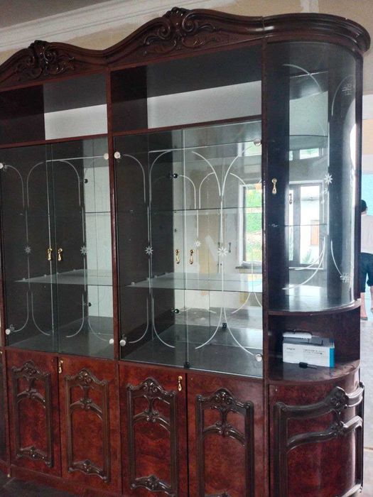 Stenka (Garnitur) sotiladi