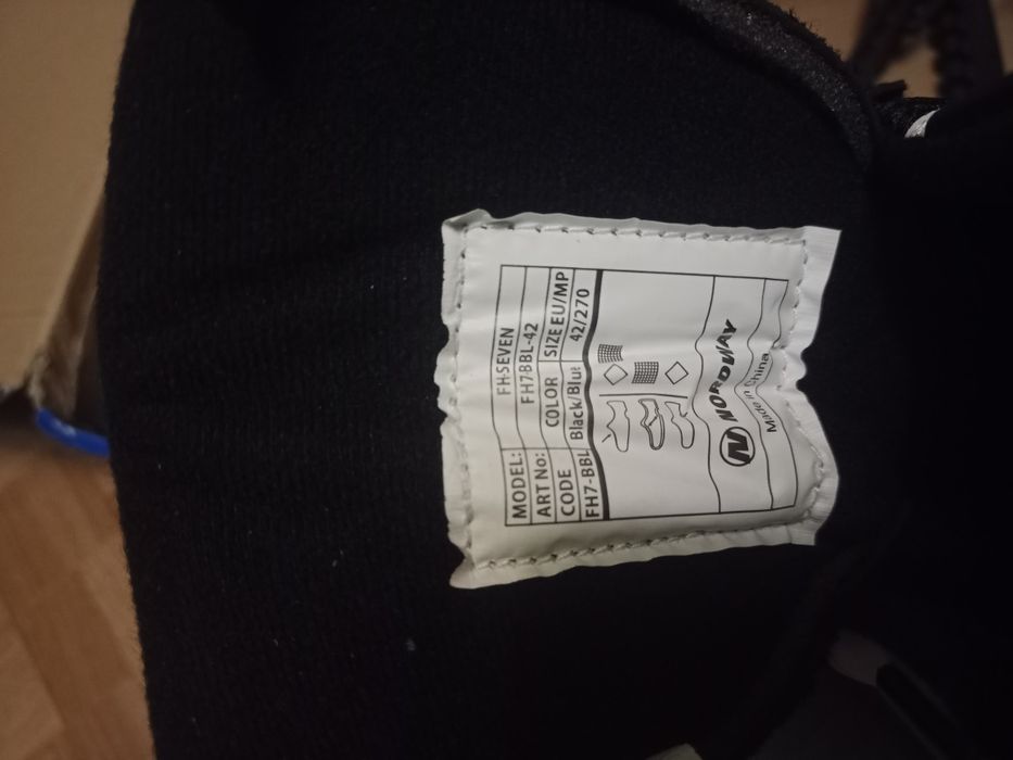 Новые коньки в коробке!