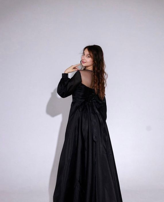 Вечернее черное платье