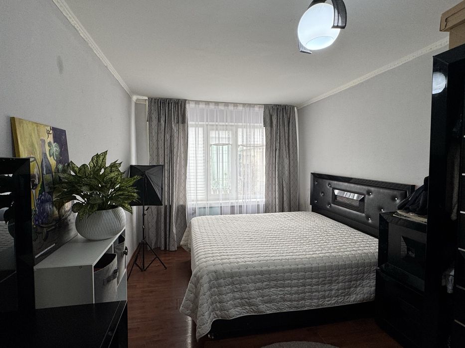 Гарнитур,кровать,комод