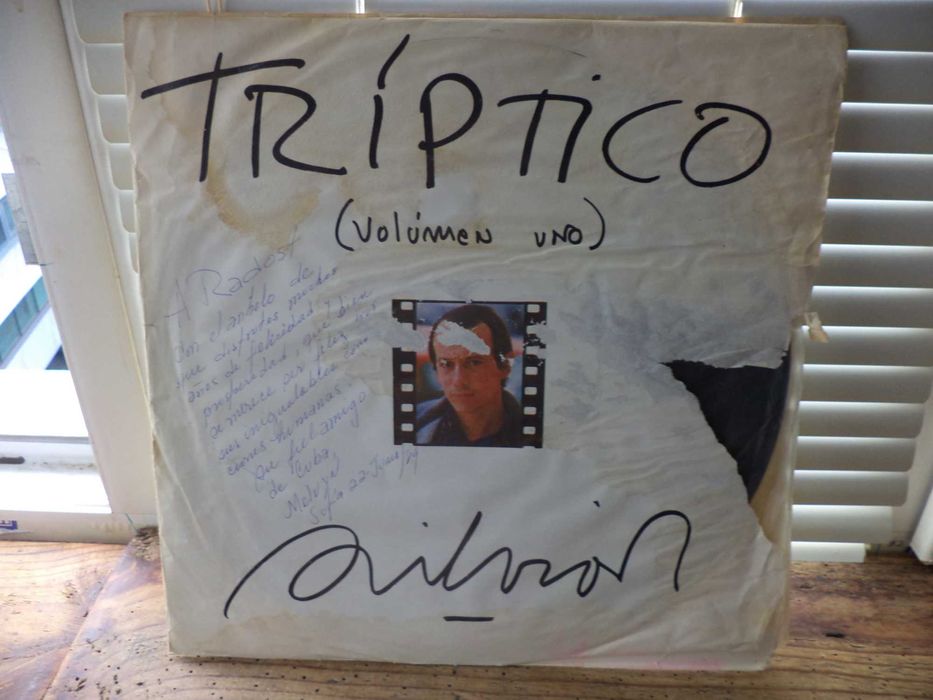 Продавам  малко хубави евтини плочи