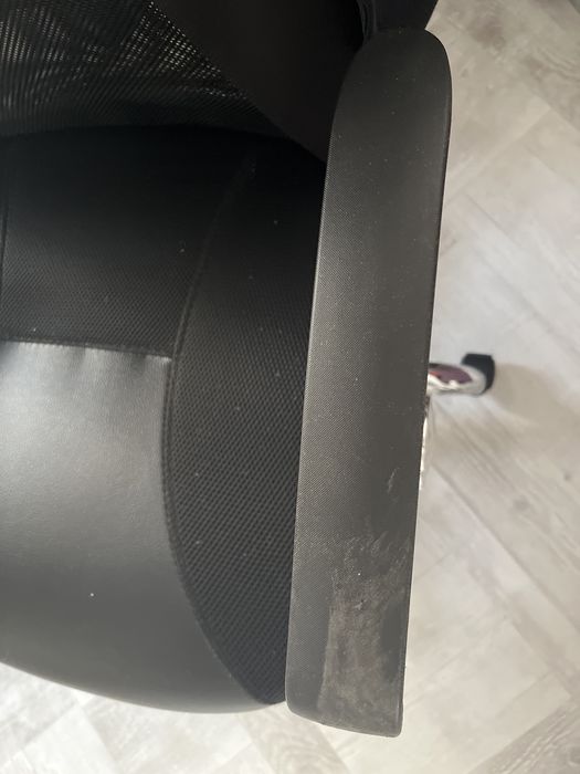 Офис стол с люлеещ се механизъм