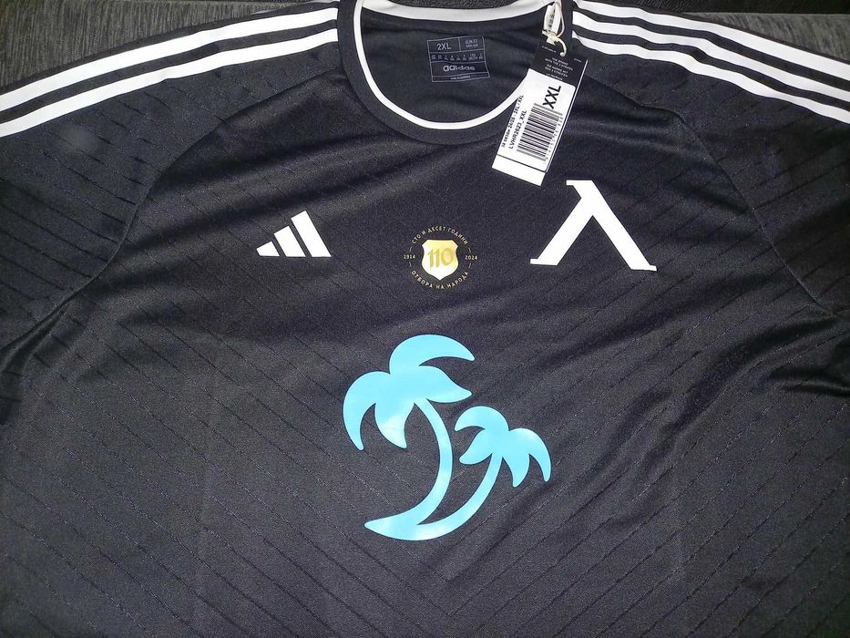 Тениска Adidas на Левски.