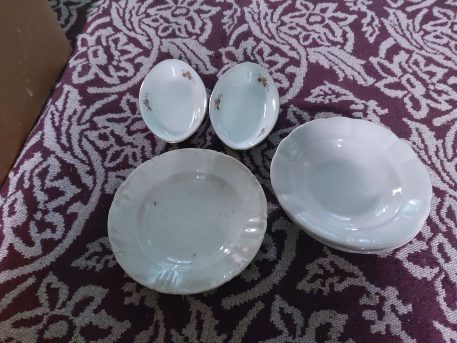 Стари чинии два комплекта