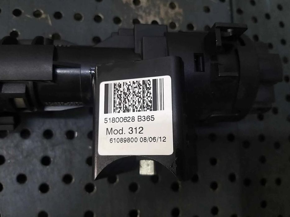 Contact auto cu cheie 1.2 b fiat 500 312 51800628b365