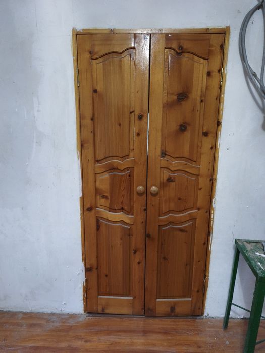Продам меж комнатные двери двойные