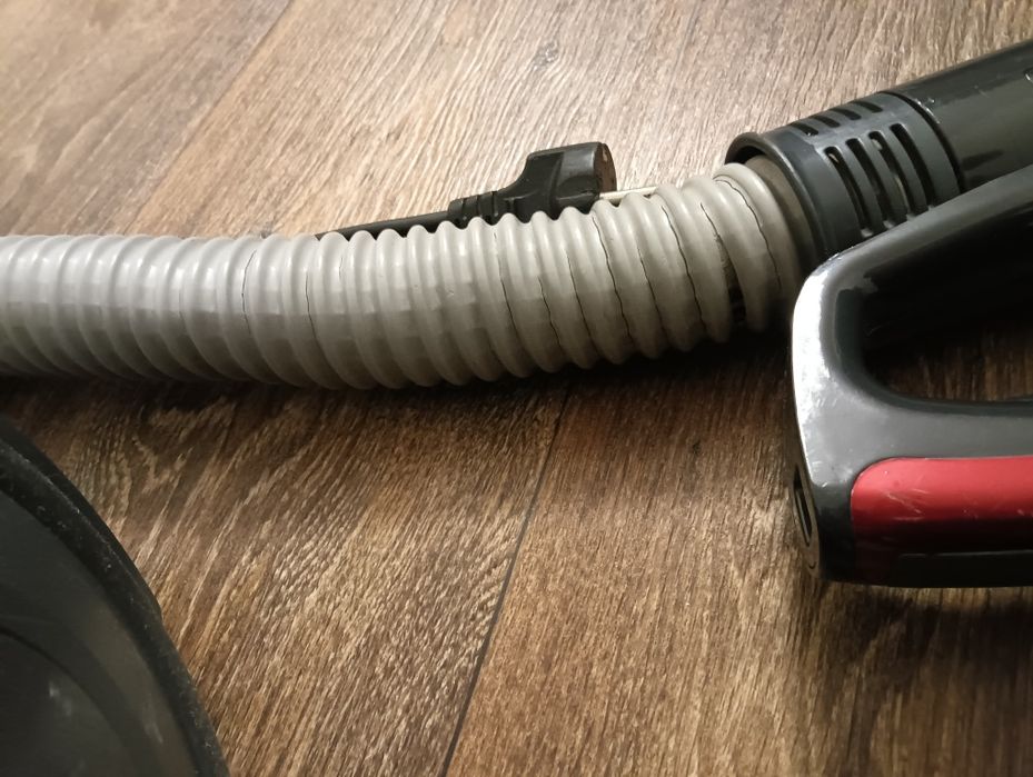 Продам пылесос 2000 W LG COMPRESSOR