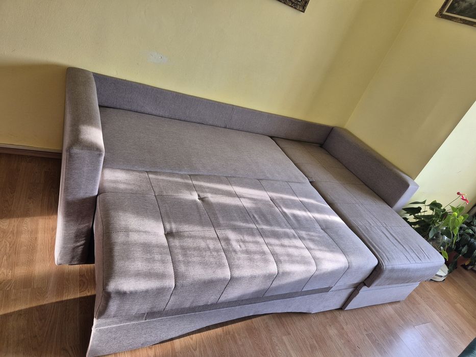 Coltar extensibil cu ladă pentru depozitare