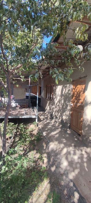 ШАХАРДА Полвон оши енида ховли сотилади 6 сотик 4 хона, подвали бн