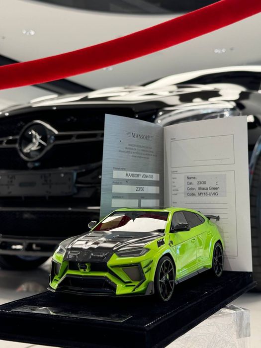 Коллекционная моделька 1:18 Lamborghini urus