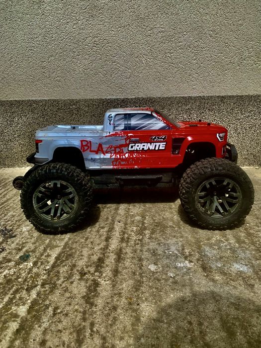 Masinuta rc arrma granite