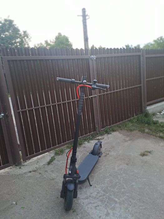 Vând trotineta xiaomi scooter elite 4