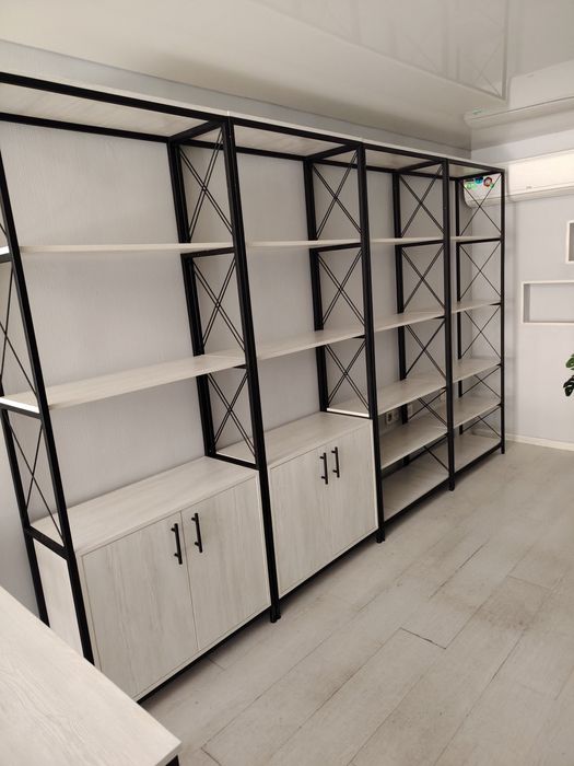 Офис мебеллари СОТИЛАДИ. ХОЛАТИ янги. Стол 5 та. 20 та стул 4 стеллаж