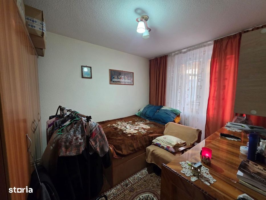 3 camere, decomandat, zona Smirodava, 2 băi, 72 mp