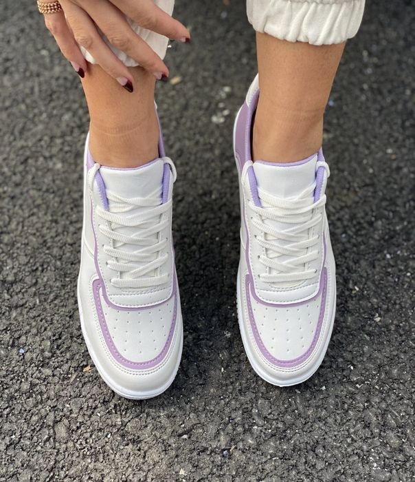 Нови дамски маратонки лилаво-бели