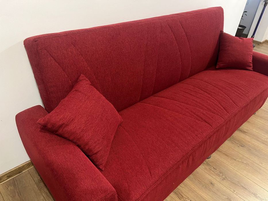 Vând canapea extensibilă, culoare roșu bordo, stare foarte bună