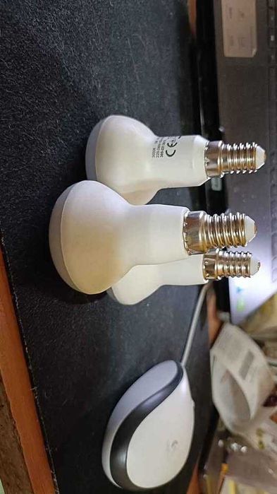 Lustră cu becuri led