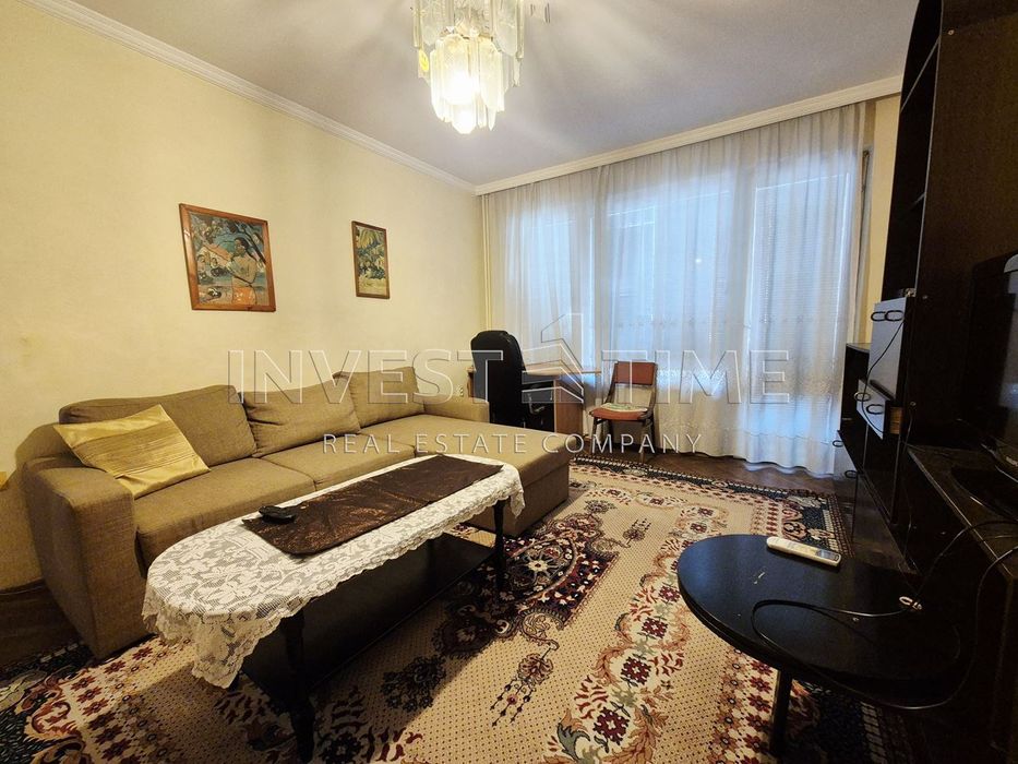 Цветен квартал, три отделни стаи, 60 кв.м чисти, среден етаж!