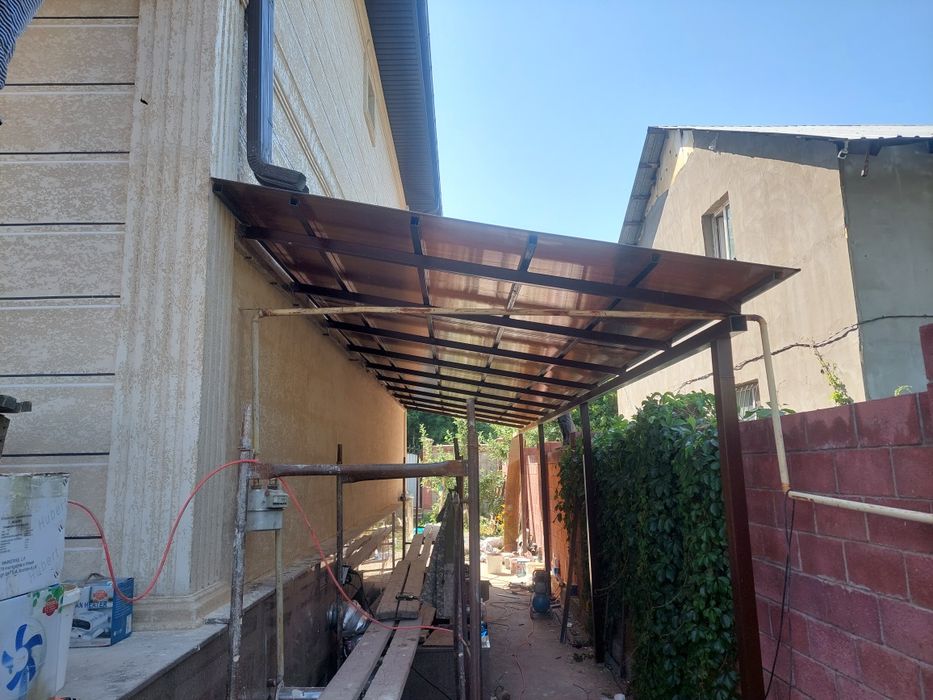 Навес. забор. стол со стульями.