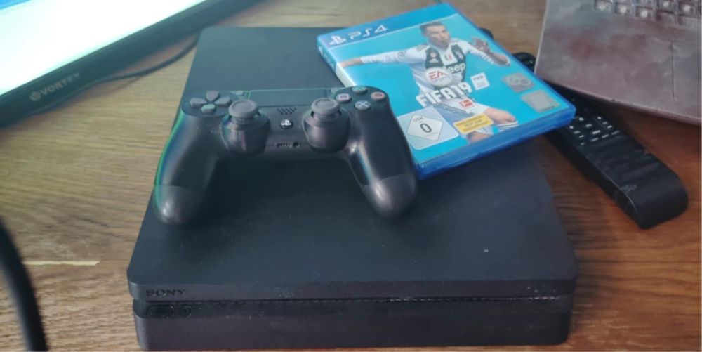 playstation 4 in stare foarte buna