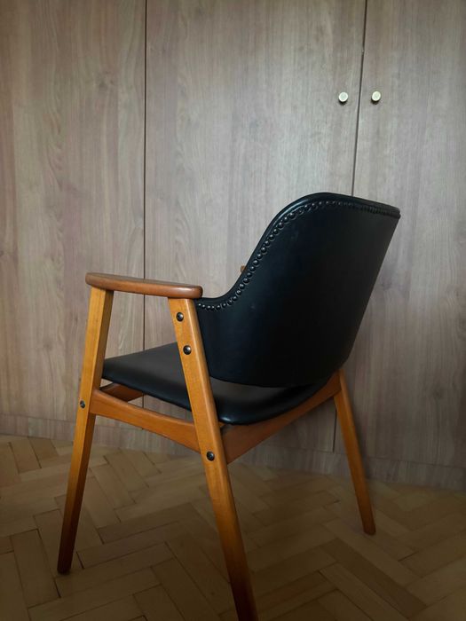 Кресло от средата на миналия век, 70-те години