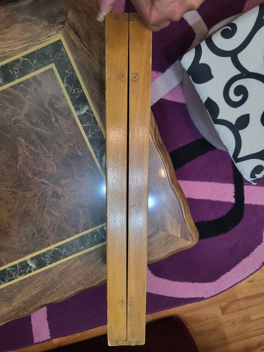 Vând cutie de lemn ptr jocul de table și sah cu puluri și zaruri