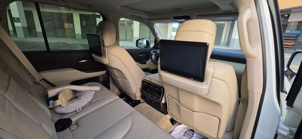 Land Cruiser 300 новая машина