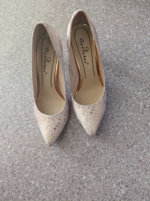 Продам женские туфли