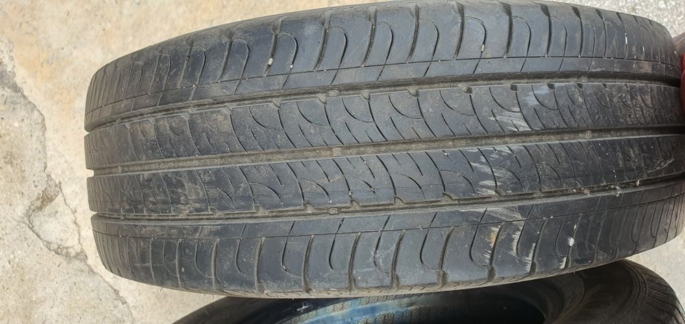 Гуми 2бр 215/65/15 с - 1бр - 110