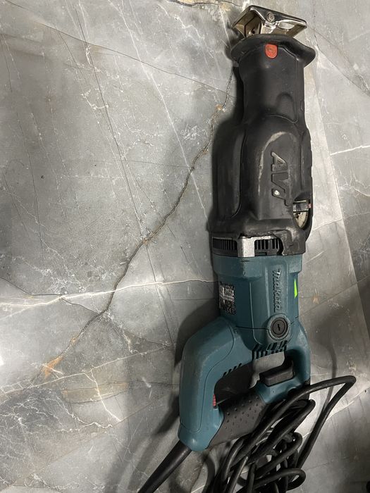 Електрическа ножовка Makita JR 3070CT