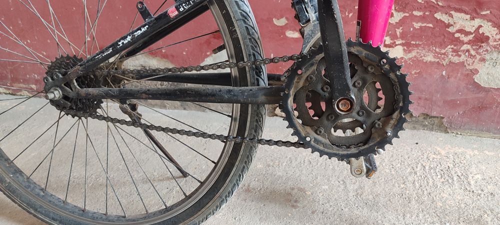 Велосипед крассный скоростной