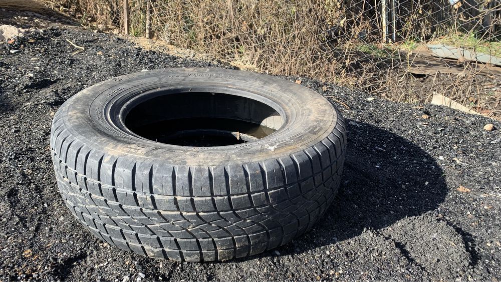 Продам покрышку 235.70.R16