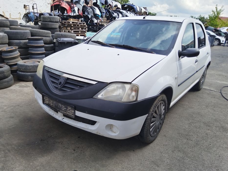 Far/faruri stanga/dreapta Dacia Logan 1 an 2004-2010