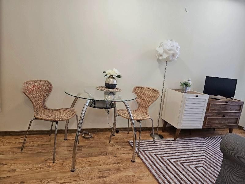 Двустаен апартамент в ж.к. Студентски град.