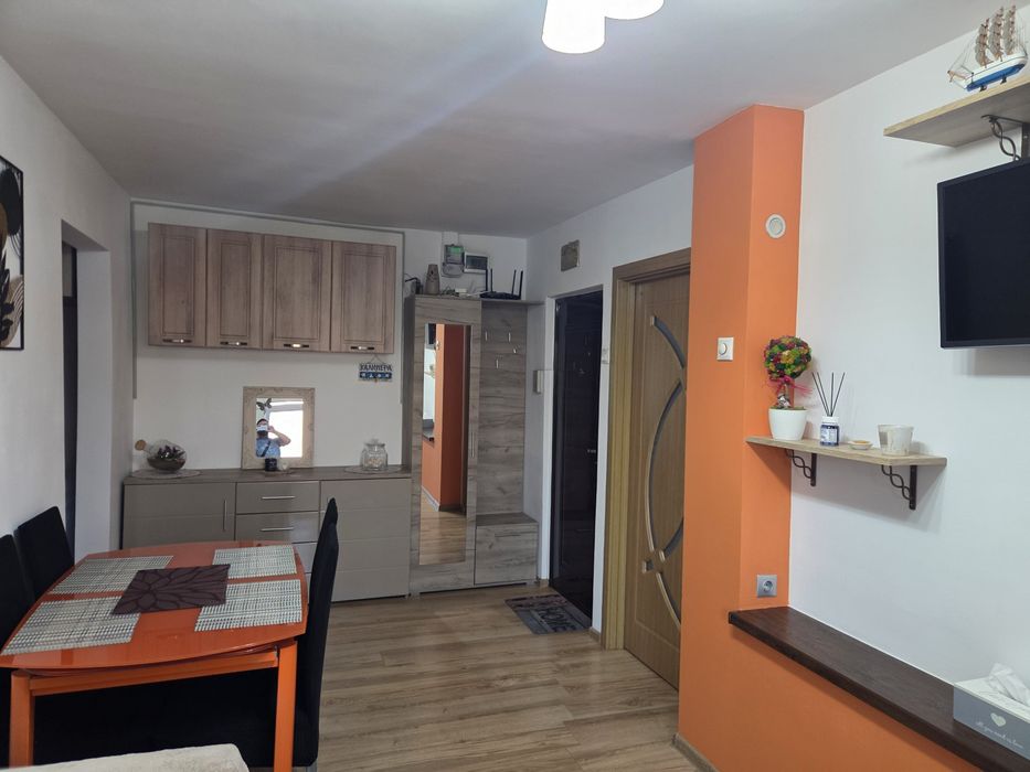 Închiriez apartament zona Racheta