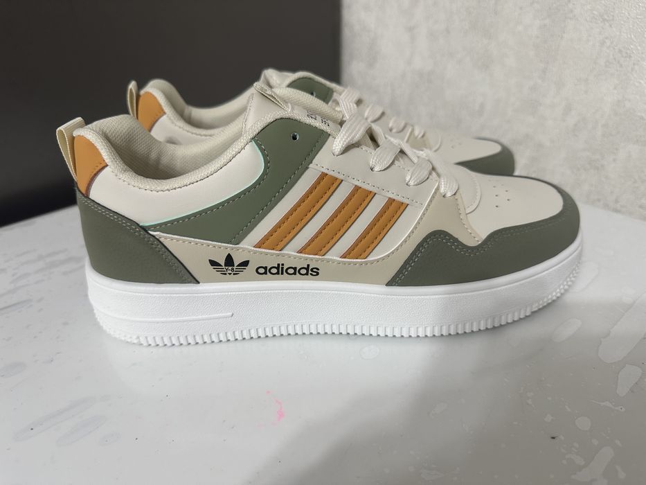 Продам кроссовки